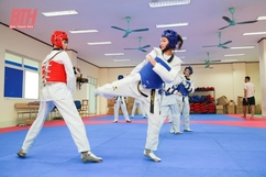 Vận động viên tập luyện không nghỉ lễ chuẩn bị cho các giải đấu lớn