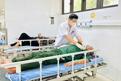 Đẩy mạnh các phong trào thi đua, nâng cao chất lượng khám, chữa bệnh