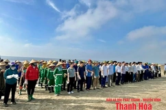 Phường Nam Sầm Sơn đồng loạt ra quân dọn vệ sinh môi trường biển