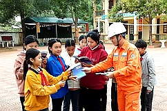 Nắng nóng gay gắt, người dân chủ động sử dụng điện tiết kiệm, tránh hóa đơn tiền điện tăng cao