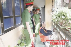 Tháo dỡ “chuồng cọp” tại khu chung cư Đông Phát