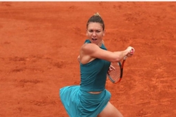 Halep thắng ngược Kerber ở tứ kết Roland Garros