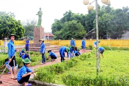 Hơn 400 cán bộ, đoàn viên, thanh niên tham gia dọn vệ sinh môi trường