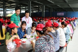 Quan tâm, chăm lo đời sống cho người lao động