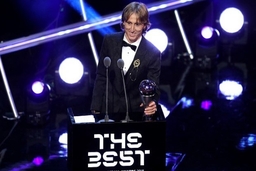 Luka Modric đoạt danh hiệu cầu thủ xuất sắc nhất năm của FIFA