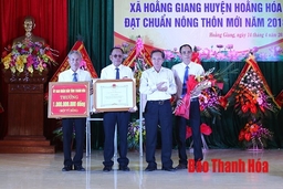 Xã Hoằng Giang (Hoằng Hóa) đón Bằng công nhận xã đạt chuẩn nông thôn mới