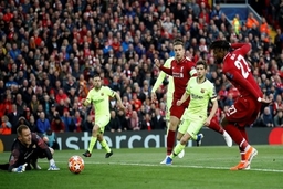 Liverpool thắng ngược Barca ở bán kết Champions League