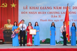 Trường Tiểu học Ba Đình (TP Thanh Hóa) khai giảng năm học mới và đón Huân chương Lao động hạng Nhất lần 2