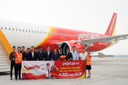 Tàu bay A321neo ACF 240 ghế đầu tiên trên thế giới xuất hiện nổi bật tại sân bay Tân Sơn Nhất