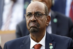 Sudan: Các luật sư của ông Bashir rời tòa để phản đối cáo trạng