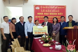 Ủy ban MTTQ thành phố Thanh Hóa bàn giao Nhà đại đoàn kết cho hộ nghèo 