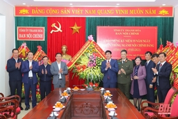 Thường trực Tỉnh ủy Thanh Hóa chúc mừng cán bộ, công chức Ban Nội chính Tỉnh ủy nhân ngày truyền thống