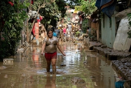 Hơn 5.000 người Philippines phải sơ tán do bão Dujuan