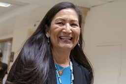 Thượng viện Mỹ phê chuẩn đề cử Bộ trưởng Nội vụ Deb Haaland