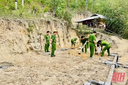 Cán bộ, giảng viên, sinh viên  Học viện CSND  thực hiện chương trình “dân vận” tại huyện Mường Lát