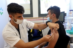 Israel khuyến cáo tiêm vaccine mũi thứ 3 đối phó biến thể Delta