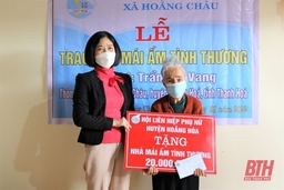 Hội  LHPN huyện  Hoằng Hóa  trao 2 ngôi nhà “Mái ấm tình thương” cho phụ nữ khó khăn