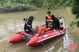 Triển khai lực lượng, phương tiện tìm kiếm nạn nhân đuối nước trên sông Hoàng Giang