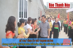 Bí thư Tỉnh ủy Đỗ Trọng Hưng chung vui Ngày hội Đại đoàn kết toàn dân tộc với Nhân dân bản Co Me