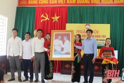 Bà con vùng biên nô nức ngày hội đại đoàn kết dân tộc