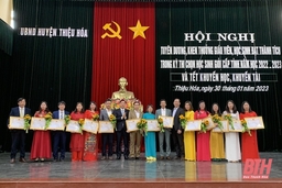 Thiệu Hóa: Khen thưởng 140 giáo viên, học sinh có thành tích trong kỳ thi học sinh giỏi cấp tỉnh năm học 2022-2023