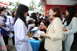 Đại học hay học nghề: Quyết định nào tốt cho tương lai?