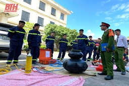 Kiểm tra, đánh giá kết quả công tác huấn luyện nghiệp vụ chữa cháy và CNCH tại Công an tỉnh Thanh Hóa