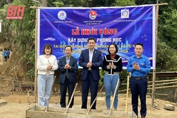 Khởi công xây dựng phòng học tại điểm trường mầm non bản Cơm, xã Pù Nhi (Mường Lát)