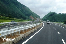 Đường cao tốc phải có tối thiểu 4 làn xe, tốc độ tối đa 120km/h