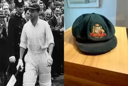 Chiếc mũ của huyền thoại cricket Don Bradman được bán đấu giá 250.000 USD