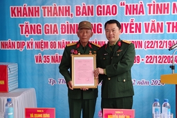 Bàn giao “Nhà tình nghĩa” cho thương binh Nguyễn Văn Thắng  