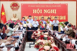 Thị xã Nghi Sơn công bố các quyết định về công tác cán bộ sau khi sắp xếp, tổ chức lại các phòng chuyên môn