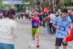 Lan tỏa tinh thần “Chạy vì sức khỏe cộng đồng” trên đường chạy việt dã Báo Thanh Hoá 