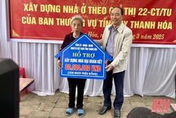 Phó Chủ tịch Thường trực HĐND tỉnh Lê Tiến Lam dự lễ khởi công và trao biển hỗ trợ xây dựng nhà ở tại Hoằng Hóa