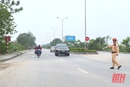 Tích cực tuần tra, phân luồng bảo đảm an toàn giao thông dịp nghỉ lễ
