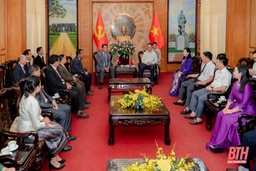 Đồng chí Trịnh Tuấn Sinh, Phó Bí thư dang nhap m88 ủy tiếp xã giao Đoàn đại biểu Mặt trận Lào xây dựng đất nước dang nhap m88 Hủa Phăn
