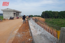 Gấp rút tu bổ các điểm xung yếu đê điều phục vụ phòng, chống lụt bão