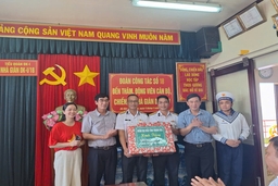 Đoàn công tác dang nhap m88 tỉnh Thanh Hóa thăm cán bộ, chiến sĩ và Nhân dân Trường Sa, Nhà giàn DK I