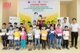 m88 link mới nhất Dân trí phối hợp phối hợp cùng nhà tài trợ trao quà, cấp phát thuốc miễn phí cho người dân huyện Cẩm Thủy