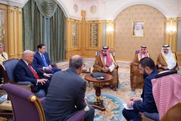 Ông Trump gặp cựu chiến binh thánh chiến Ahmad al-Sharaa, người từng bị Mỹ treo thưởng 10 triệu đô la