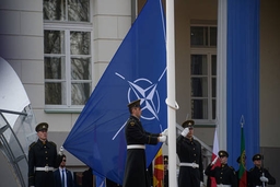 NATO rúng động vì bê bối tham nhũng