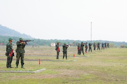 Phó Tư lệnh Quân khu 4 kiểm tra thực hành “3 tiếng nổ” tại Trung đoàn 762