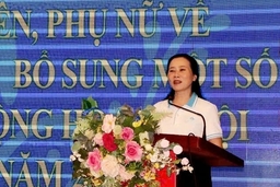 Triển khai kế hoạch lấy ý kiến của cán bộ, hội viên, phụ nữ về dự thảo Nghị quyết sửa đổi, bổ sung một số điều của Hiến pháp nước năm 2013.