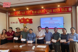 Hội Chữ thập đỏ tỉnh trao hỗ trợ sinh kế và xây nhà ởcho ngư dân nghèo