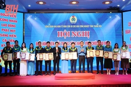 Nhân rộng điển hình tiên tiến trong công nhân, viên chức, lao động
