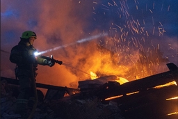 Nga tiếp tục không kích Kiev, nhiều ngôi làng ở Ukraine sơ tán