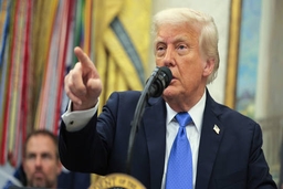 Ông Trump: Tổng thống Nga “đang đùa với lửa”