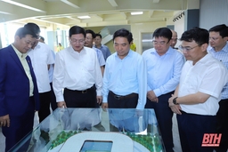 Bí thư Tỉnh ủy Nguyễn Doãn Anh kiểm tra tình hình sản xuất tại Nhà máy Cơ khí công nghệ cao Nghi Sơn và Công ty Xi măng Nghi Sơn