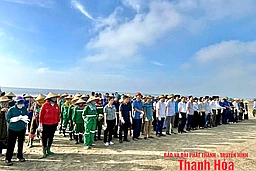 Phường Nam Sầm Sơn đồng loạt ra quân dọn vệ sinh môi trường biển