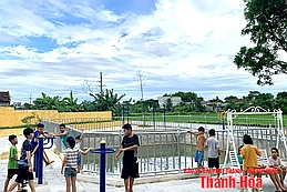 Tạo sân chơi bổ ích cho trẻ em trong khuôn viên nhà văn hóa thôn